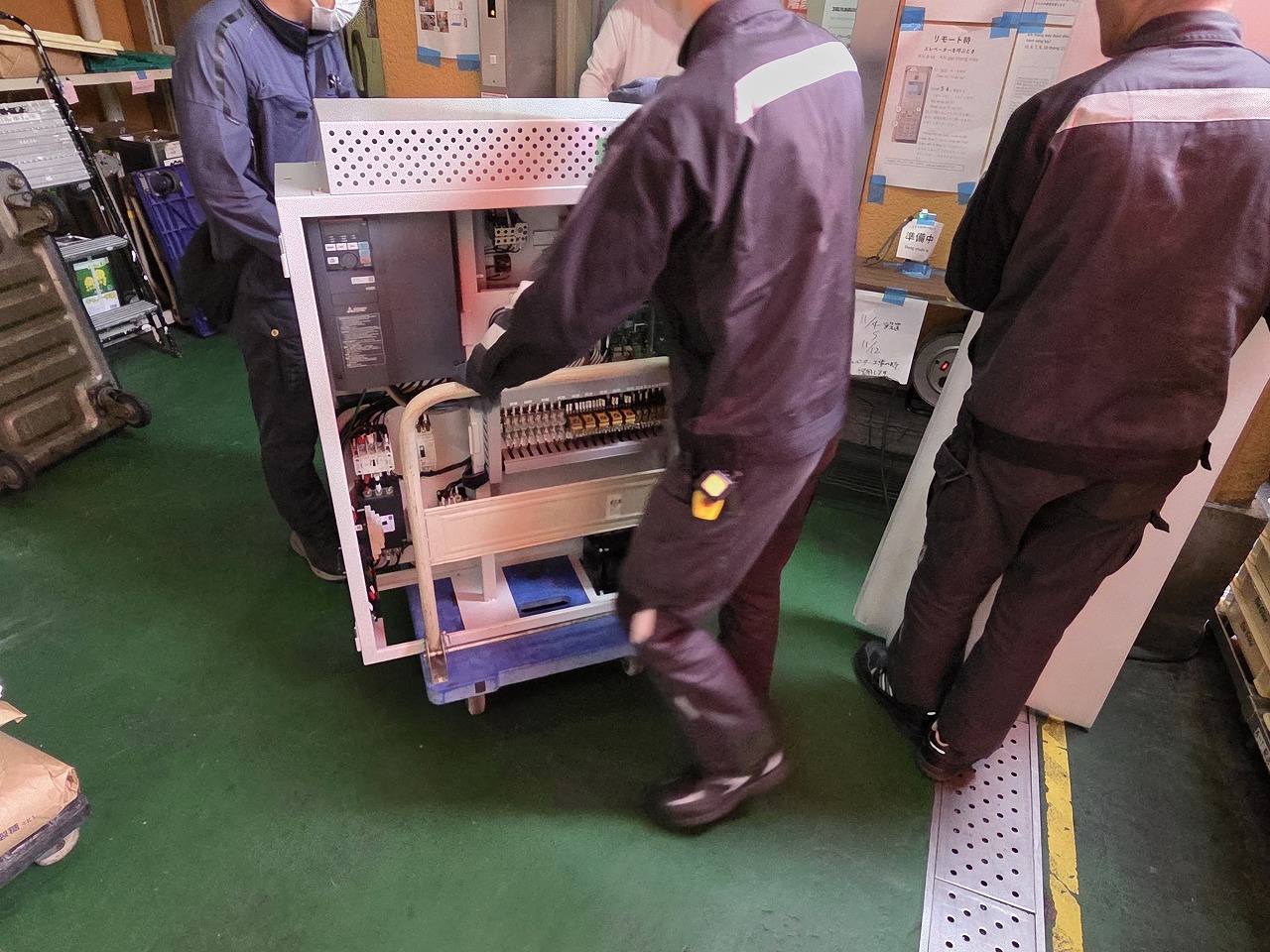 エレベーターリニューアル（制御盤、巻上機）