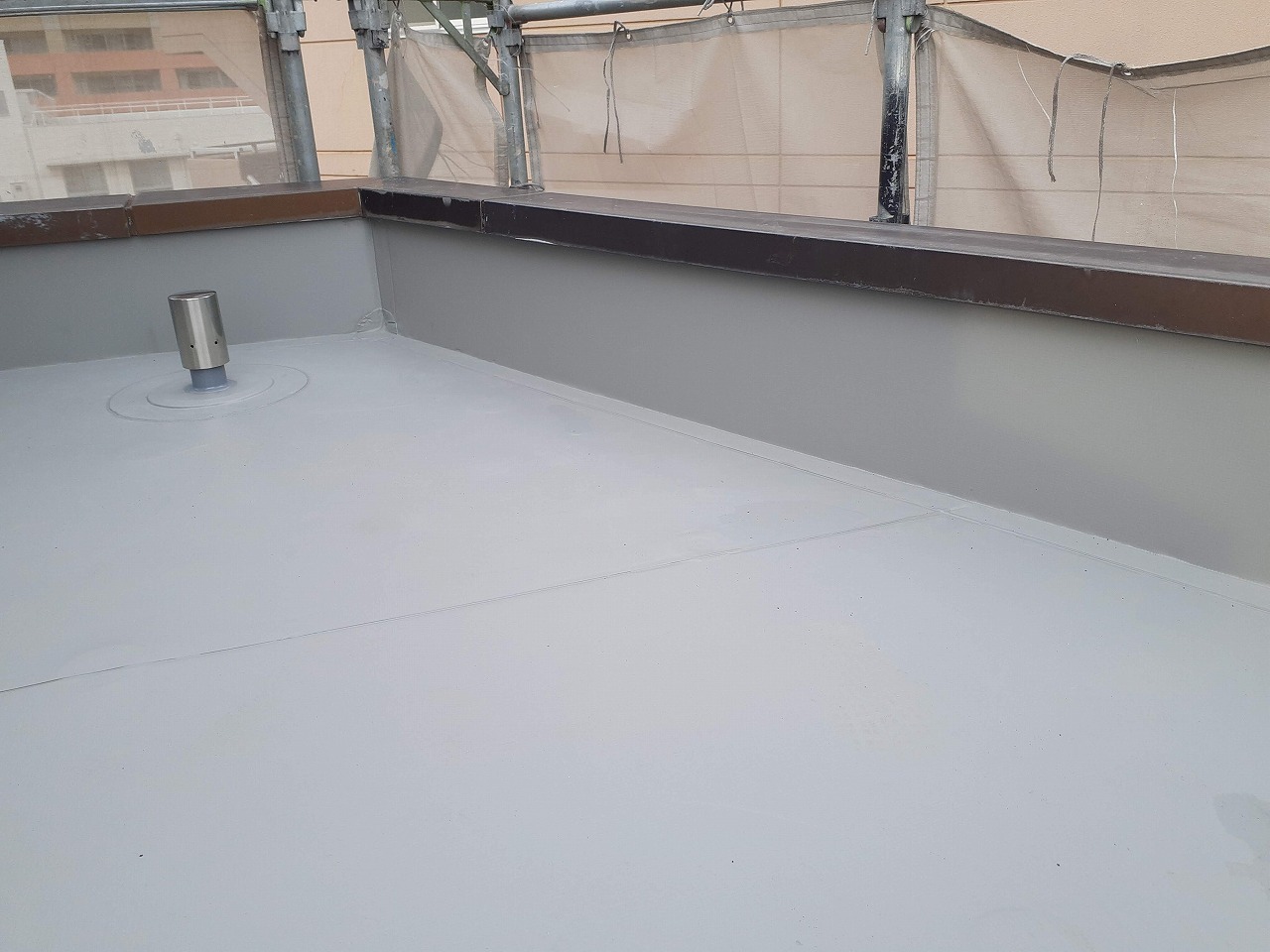 屋上防水は建物の維持管理に重要です。 ADEKAT Assistsにお任せください。