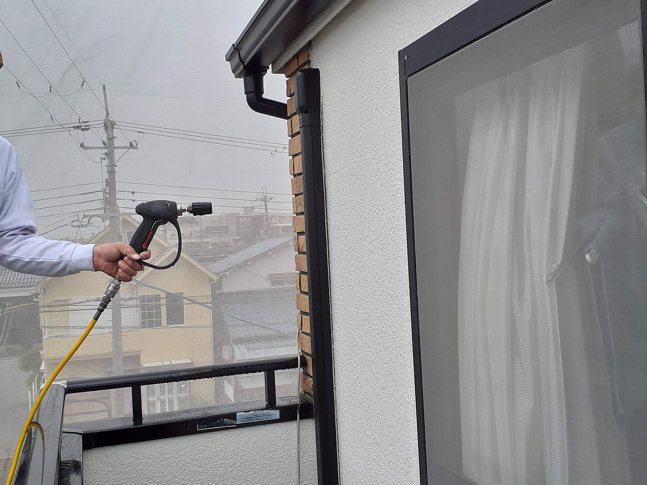 適度なタイミングで外壁塗装の改修をすることで建物の寿命を延ばすことが出来ます。