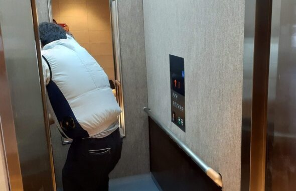 エレベーターの内装を更新することで建物の「顔」の印象が大きく向上します。