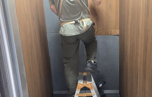 保護シート貼付作業